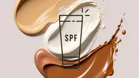 Taches de fond de teint et de crème solaire sur fond blush