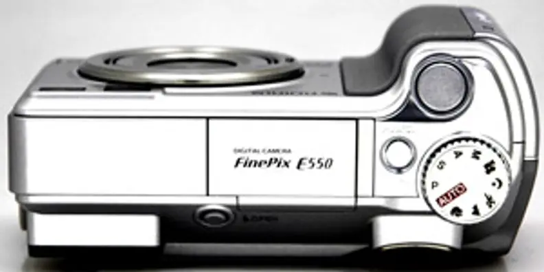 富士フイルム FinePix E550 デジタルカメラ Fujifilm FinePix E550 Digital camera with 12-megapixel recording
