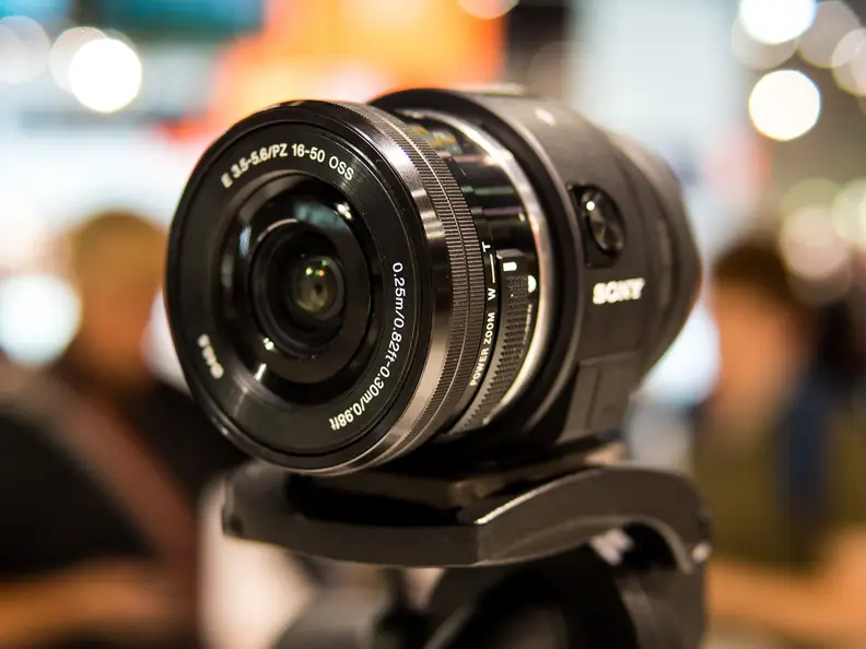Sony Alpha ILCE-QX1 First Impressions Review - Reviewed