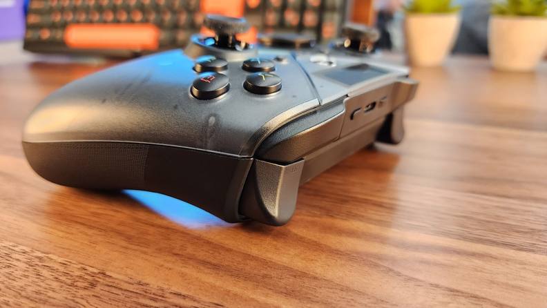 Close up shot of the triggers on the  Asus Rakiri Pro controller.